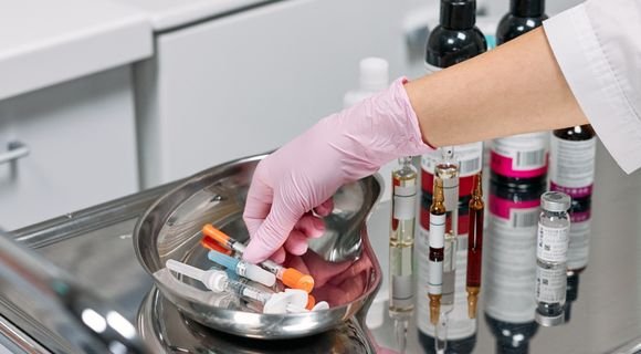 Aesthetic injector administering a Botox treatment in a med-spa clinic