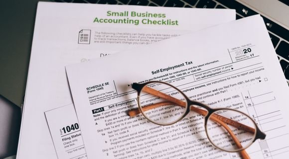 Checklist and clipboard representing a structured local SEO audit process